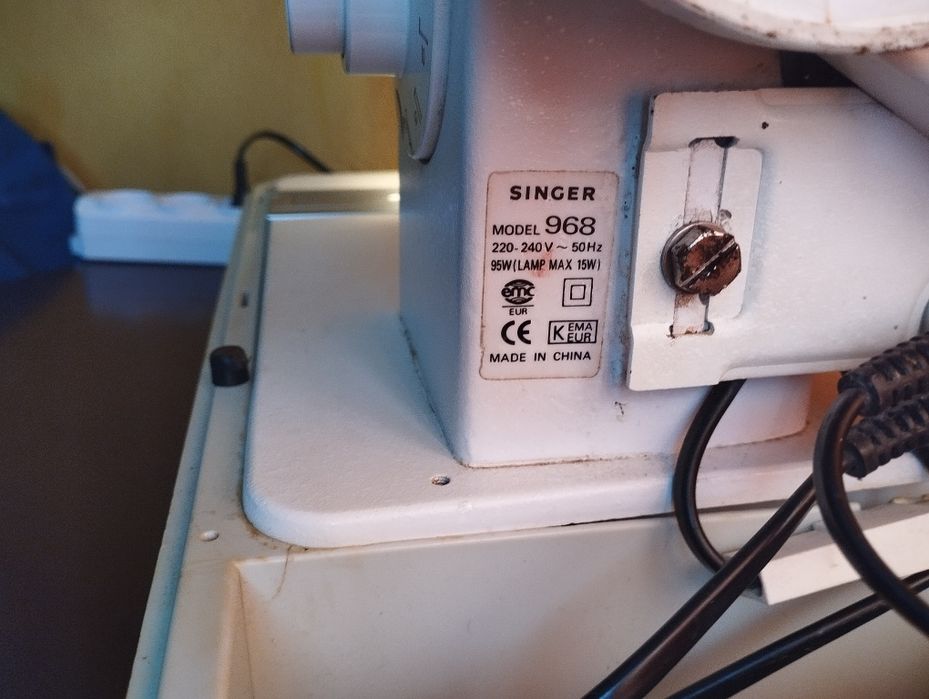 Máquina de costura Singer modelo 968 usada