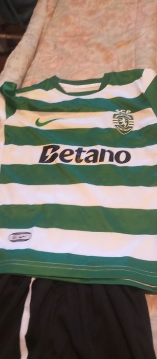 Equipamento Sporting criança usado 2 vezes praticamente novo