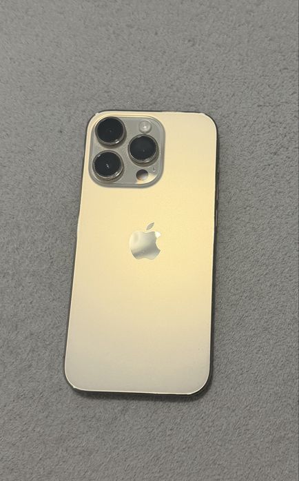 iPhone 14 pro dourado