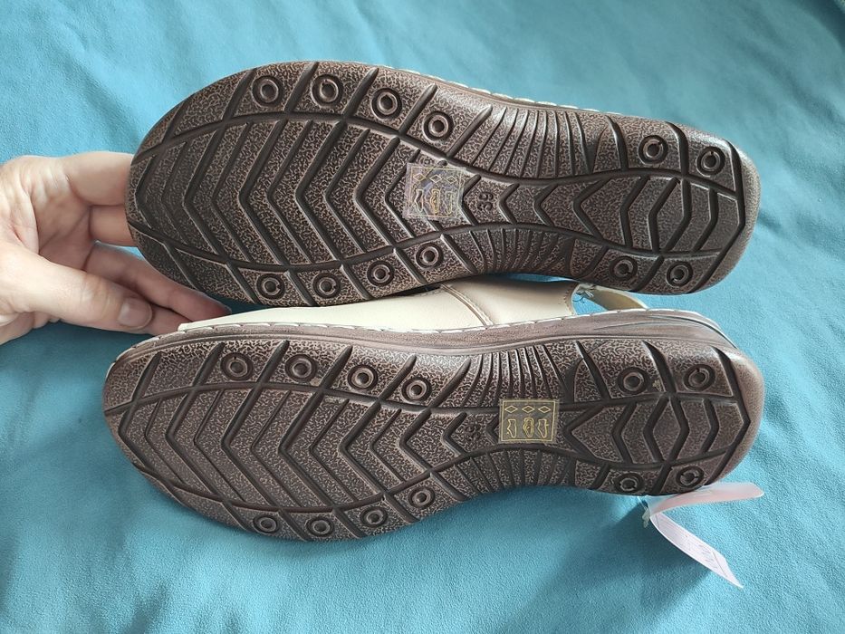 Nowe sandały kolor kremowy, rozmiar 39