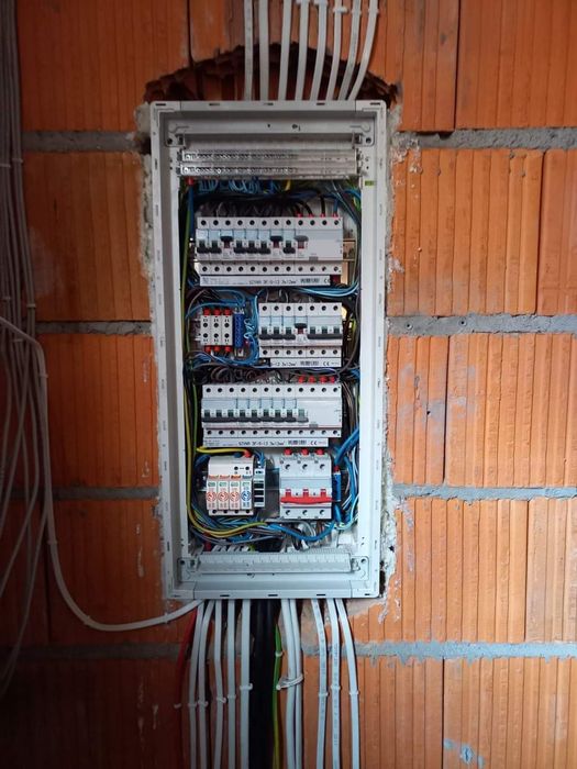 Usługi elektryczne / elektryk