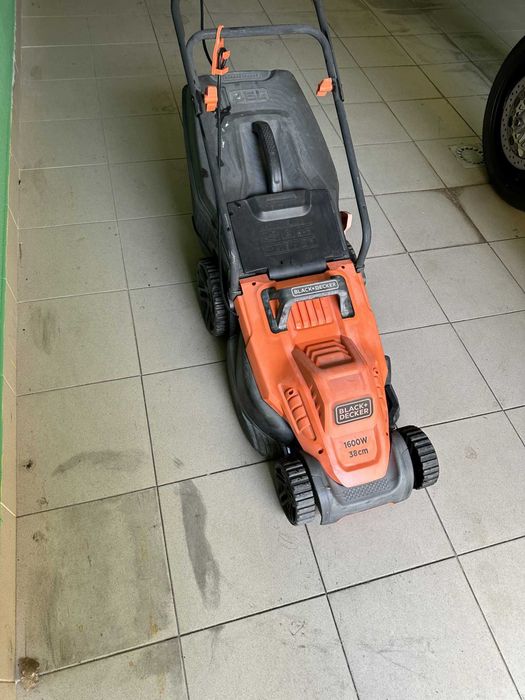 Corta Relva Black & Decker - 1600W 38cm - 60€