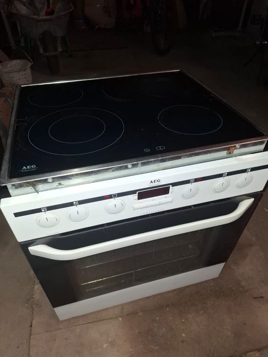 Духова шафа+верхня електроплита AEG