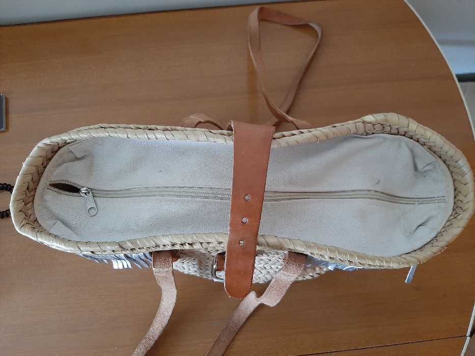 Carteira tipo cesta de palha