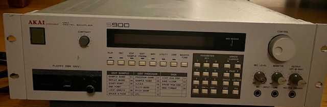 Akai S900 - Gotek, dobry wyświetlacz, uszy