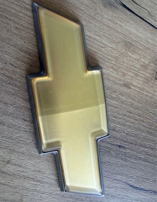 Znaczek wmblemat tylnej klapy chevrolet
