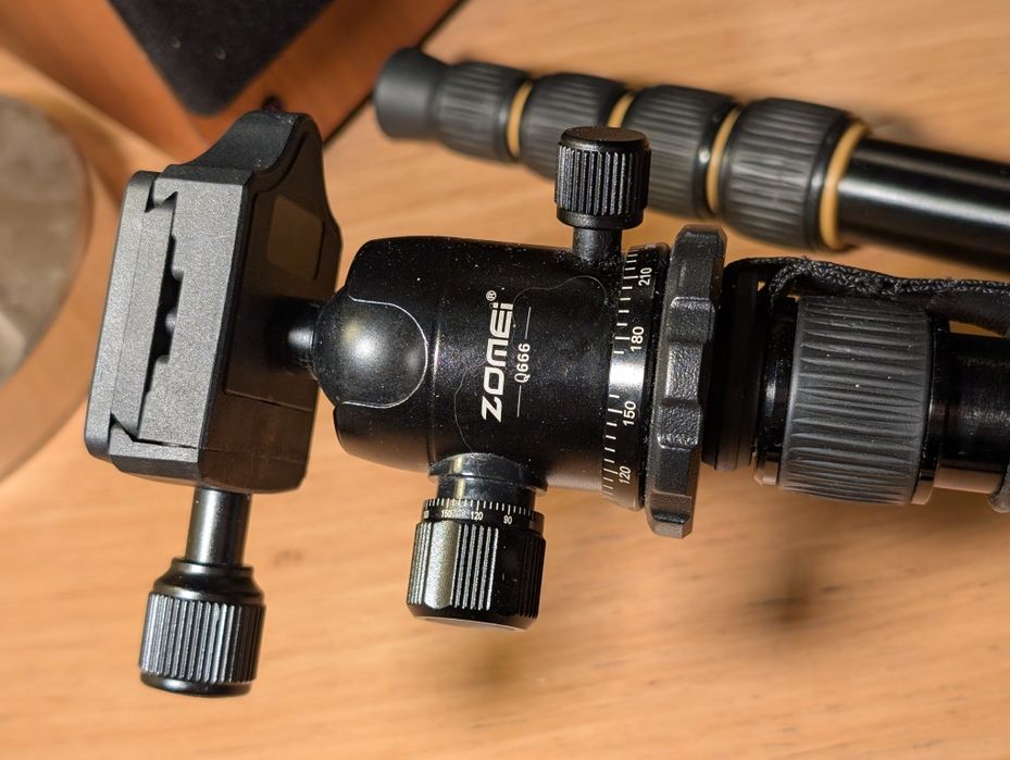 Продам штатив Zomei Q666