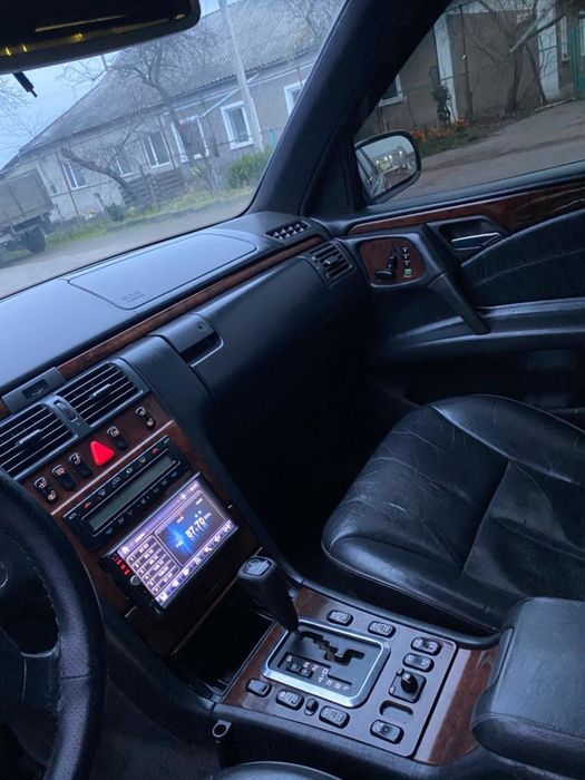 Мерс, очкарик 210