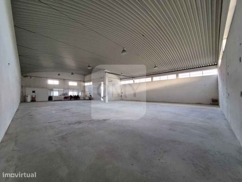 Armazém com 580m2 na Zona Industrial de Vila Real