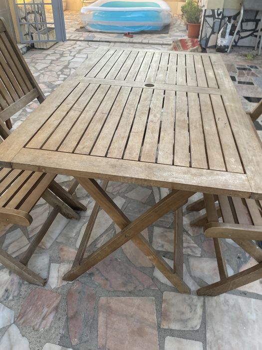 Mesa de madeira exterior