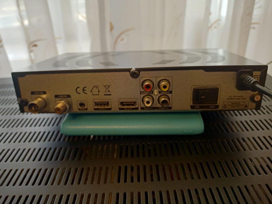 Продам супутниковий тюнер Open SX2 Combo DVB2/T2/C