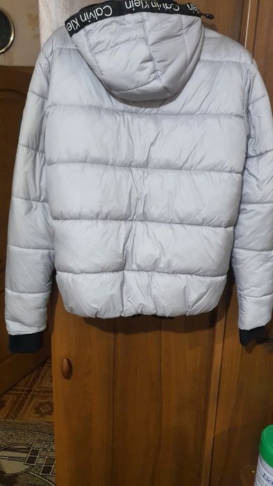 Жіноча куртка Kelvin Klein.