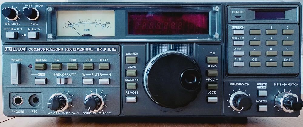Icom IC-R71E odbiornik radiowy 0,1 do 30 MHz AM, SSB, CW, FM, RTTY, cztery filtry kwarcowe !