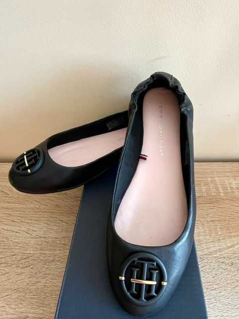 Klasyczne czarne baleriny marki Tommy Hilfiger rozmiar 38