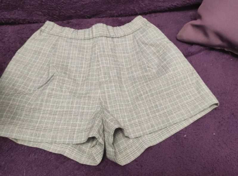 Szare szorty w kratę