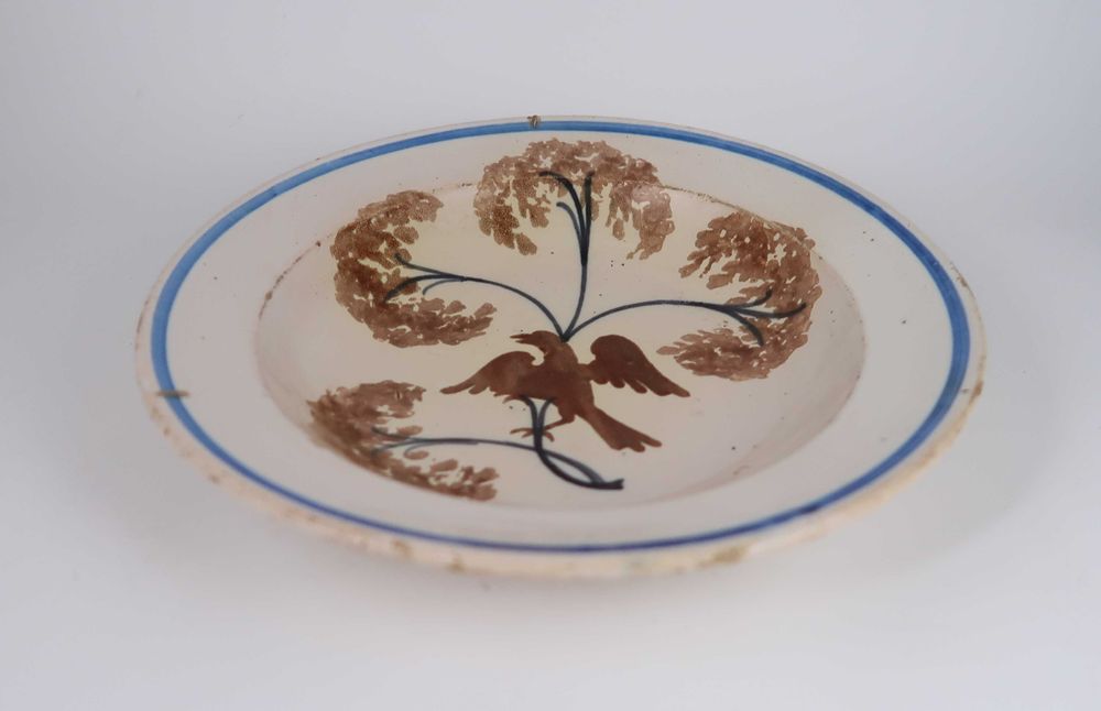 Prato faiança Portuguesa Séc. XIX. Pássaro em ramo