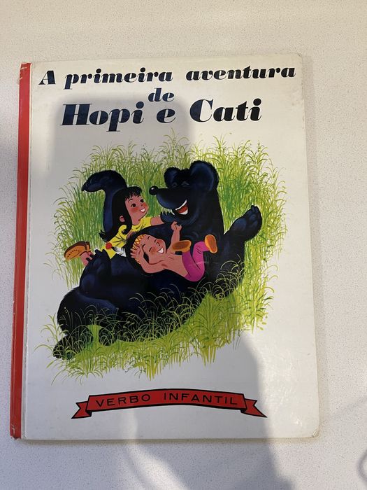 A Primeira Aventura de Hopi e Cati – Verbo Infantil