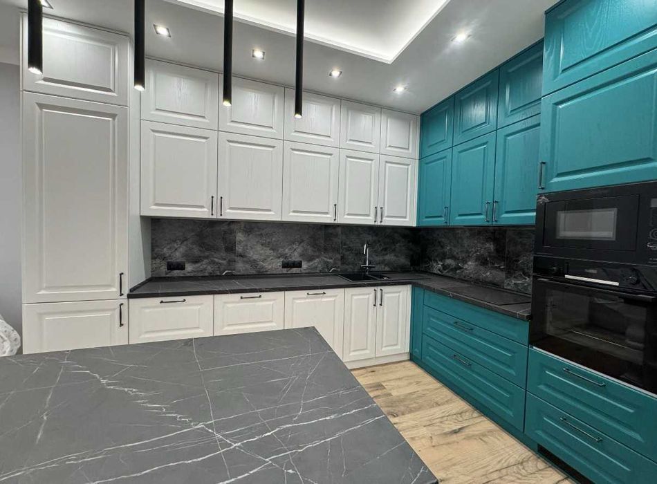 Будинок з ремонтом, 4 спальні, гараж і зона барбекю в елітному районі