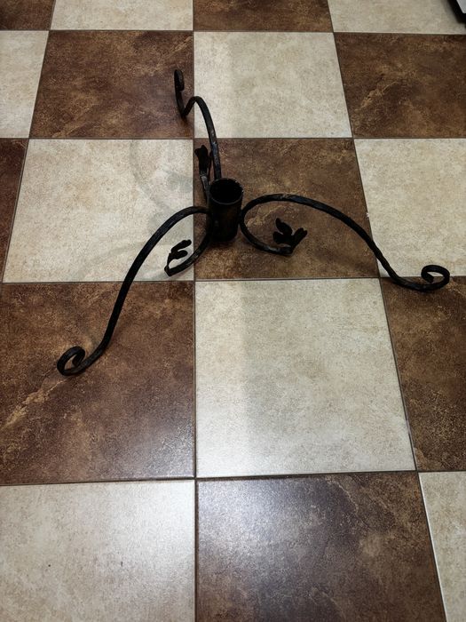 Підставка під ялинку кована