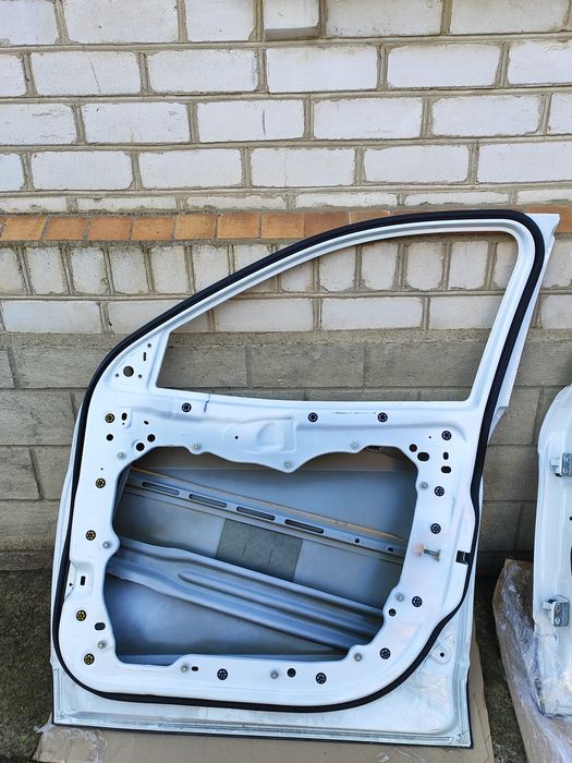 Продам двері jeep cherokee kl 2022 року...