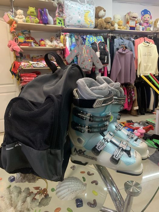 Подам  лыжные ботинки