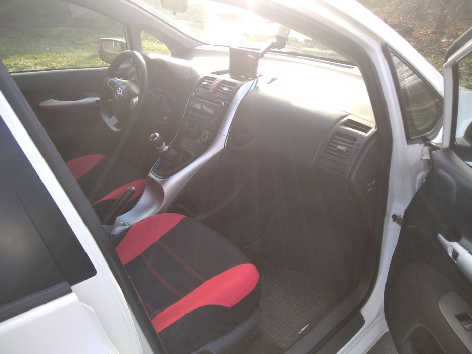 Продам Toyota auris 2011