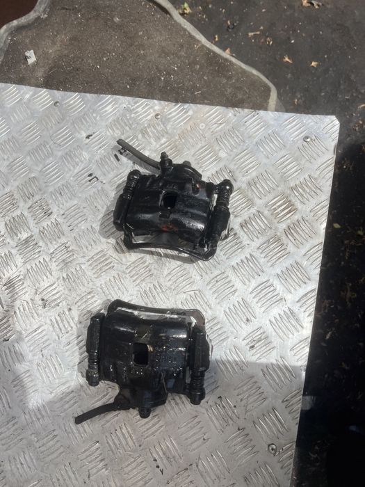 Суппорт передний Сузуки свифт 98 год suzuki swift