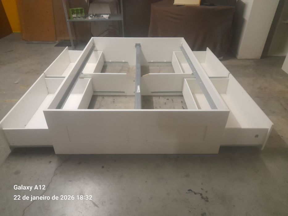 Cama casal Ikea com colchão e cabeceira