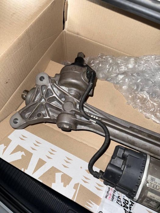 Продам оригінальну рульову рейку Audi A4 69. Під реставрацію.