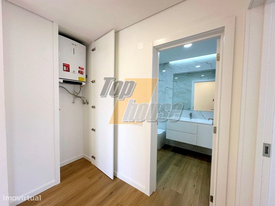 Apartamento T2 totalmente remodelado Costa de Caparica