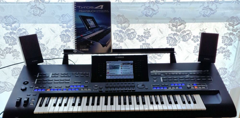 Yamaha Tyros 4  black edition