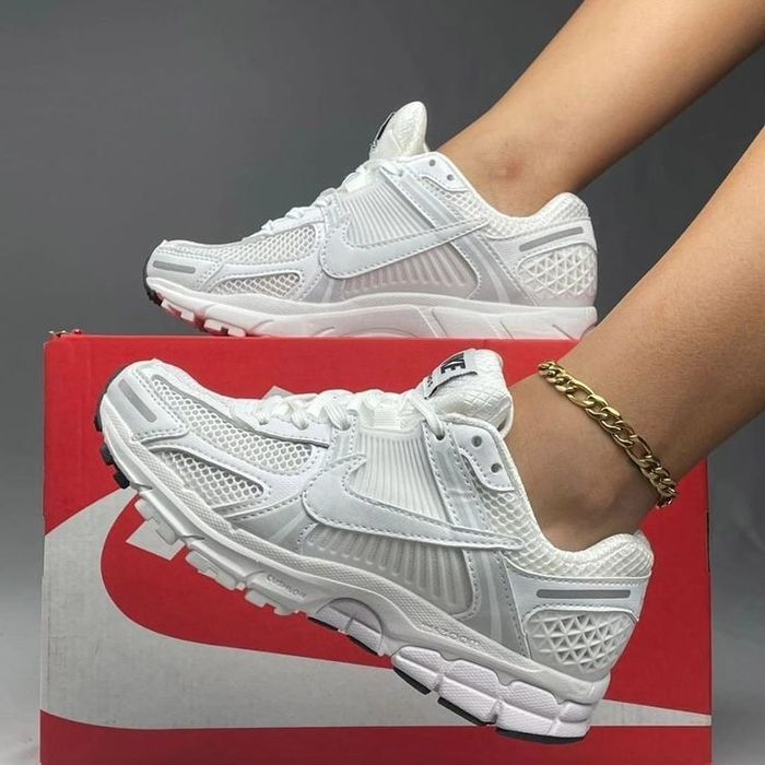 Nike Vomero 5 White жіночі кросівки найк вомеро 5 білі сітка