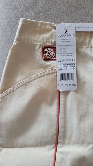 Beżowa spódnica dziewczęca