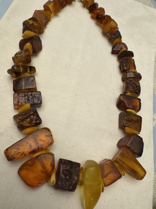 Naszyjnik z bursztynów szlifowanych geom.multikolor 100 gr