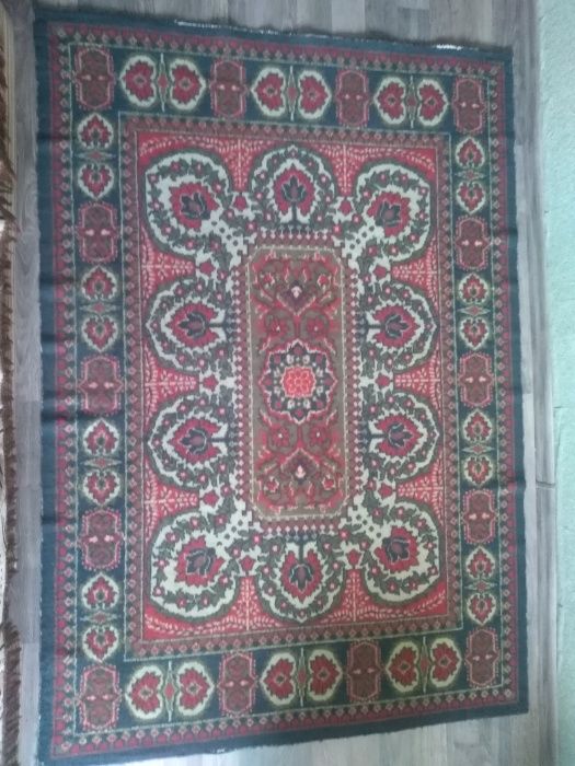 Ковёр чистая шерсть б / у 1.30 на 1.90