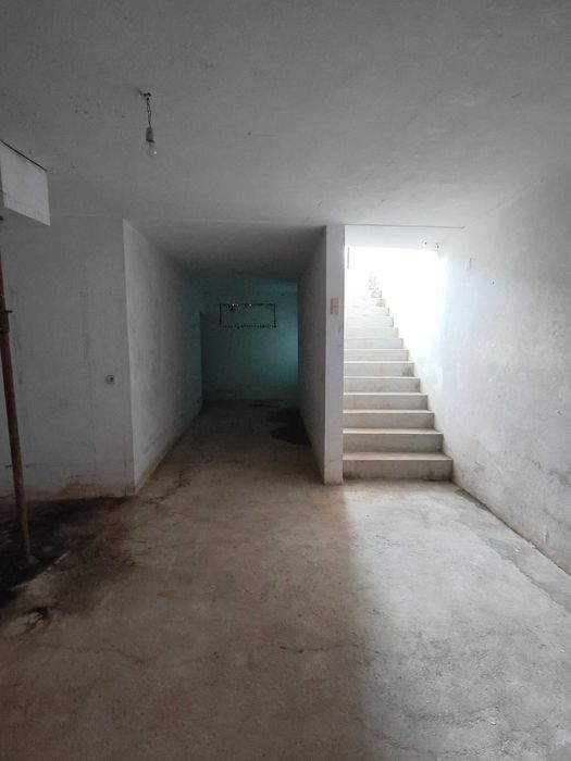 Loja com Arrecadação de Grandes Dimensões e Potencial de Conversão em Habitação | Marinha Grande