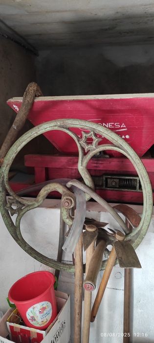 Balseiro e pipas de carvalho.