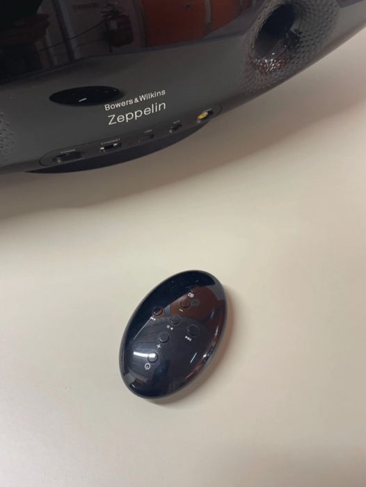 Coluna de som zeppelin da bowers & Wilkins