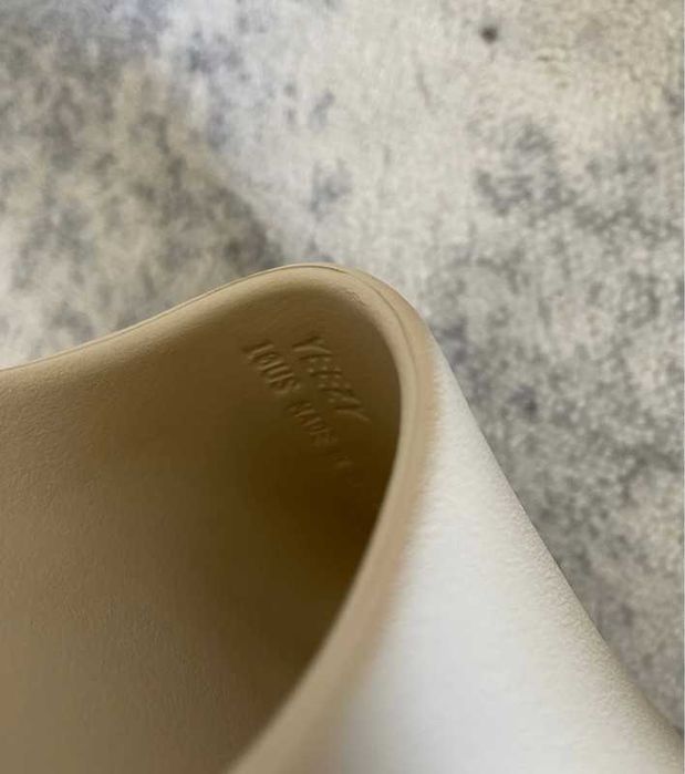 adidas Yeezy Slide / 44.5