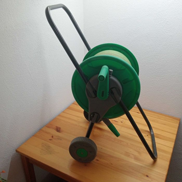 Mangueira com enrolador móvel