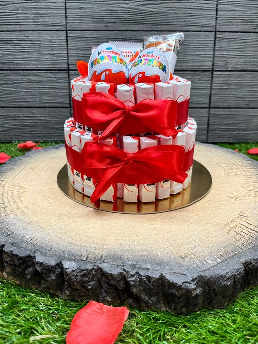 Tort Kinder Prezent na Walentynki Słodycze Kinder Zestaw Box