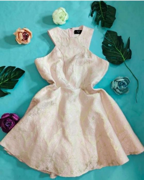 Святкова сукня  з підюбником