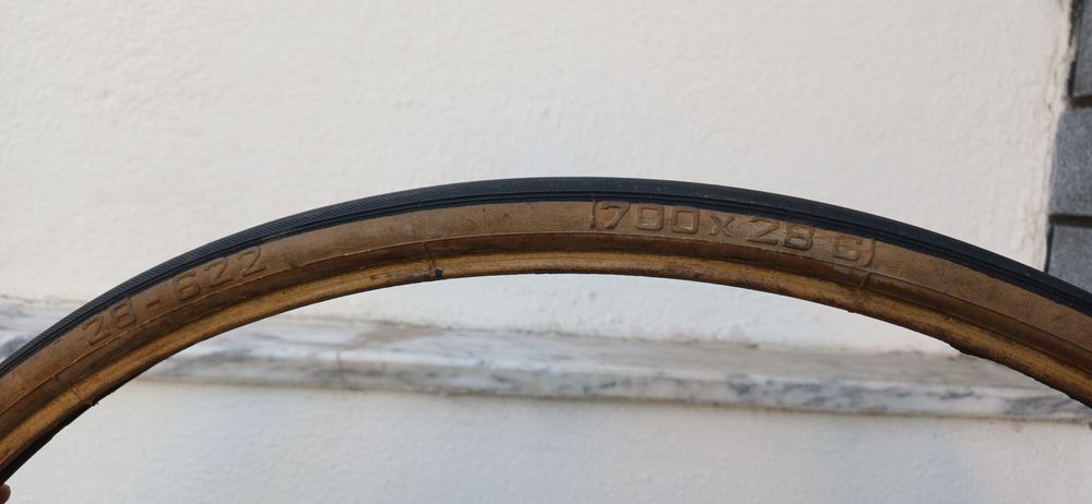 Pneus 700x28C made in República Checa