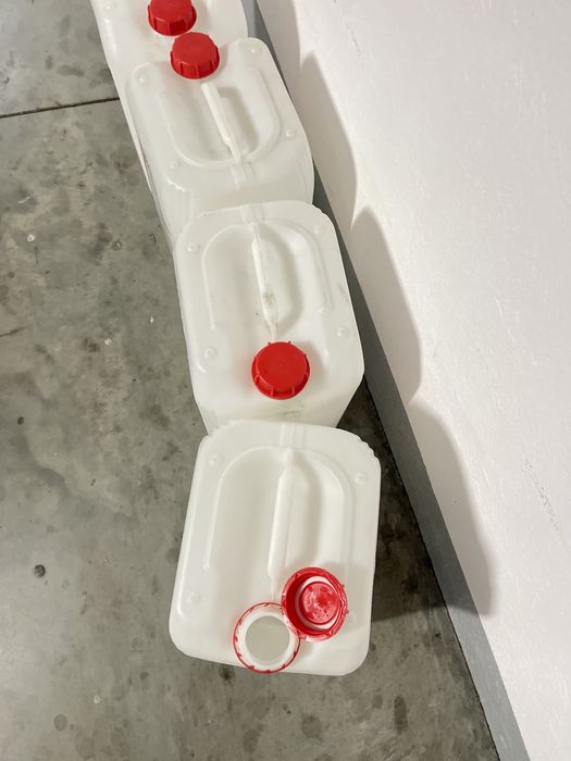 4x mocne plastikowe zbiorniki kanistry 25L po chemii wytrzymale biale