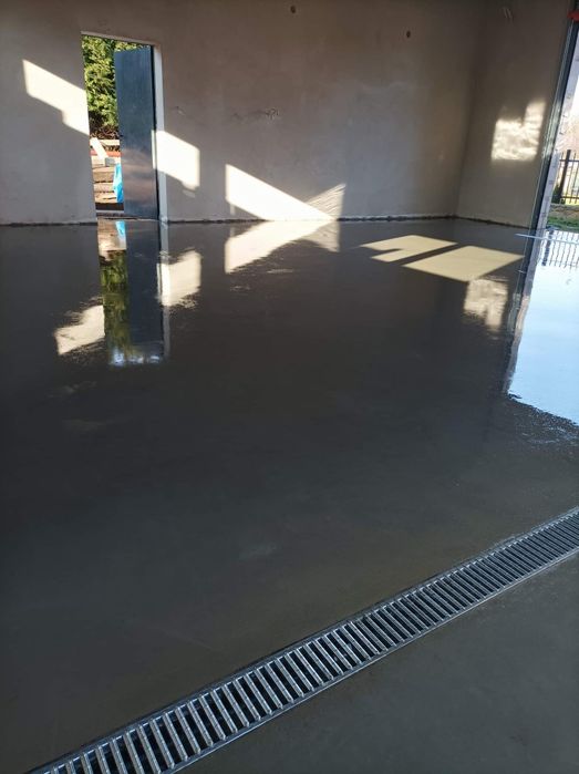 Posadzki przemysłowe zacierane zacieraczkami- wylewanie obróbka betonu