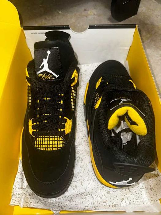Jordan 4 Retro Thunder Rozmiar  40