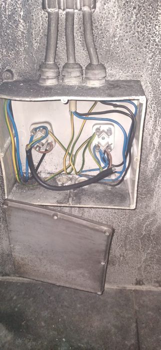 Trabalhos de eletricidade...