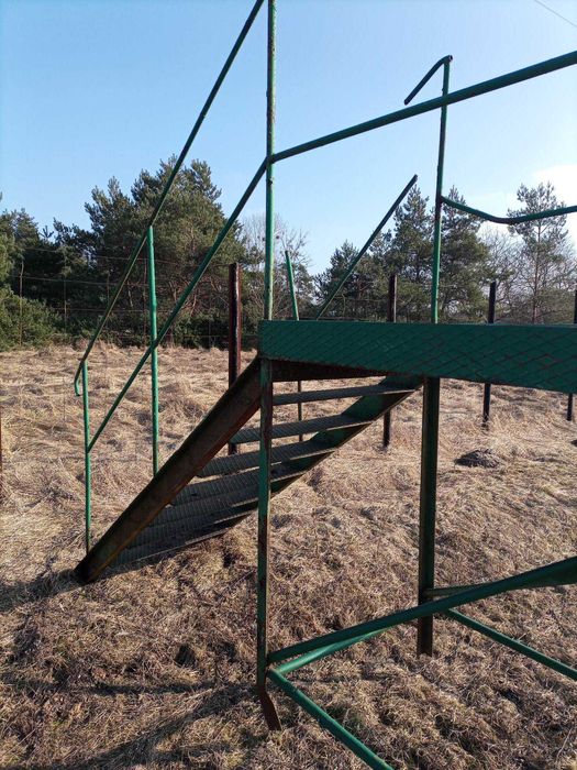 Schody metalowe, podest
