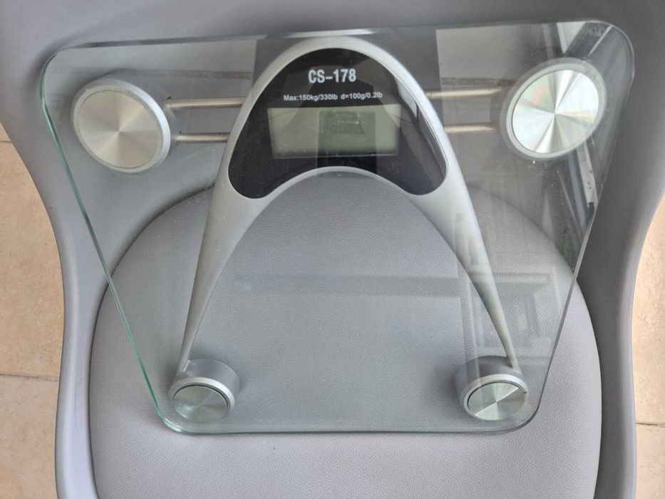 Balança Digital Corporal em vidro e metal, em Excelente Estado