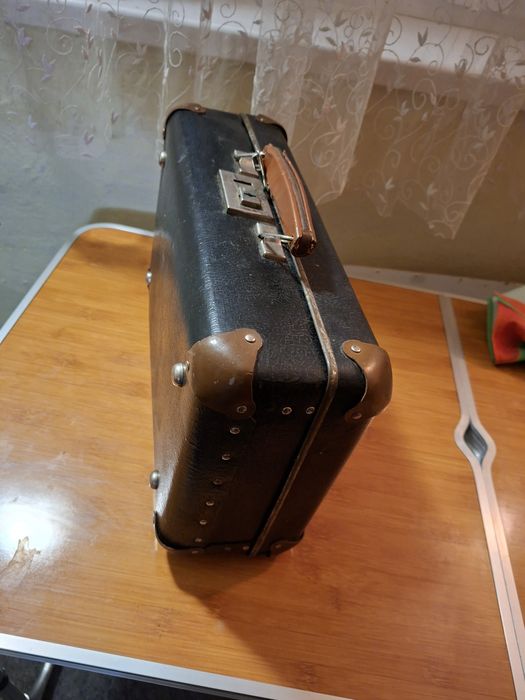 Продам чемодани.